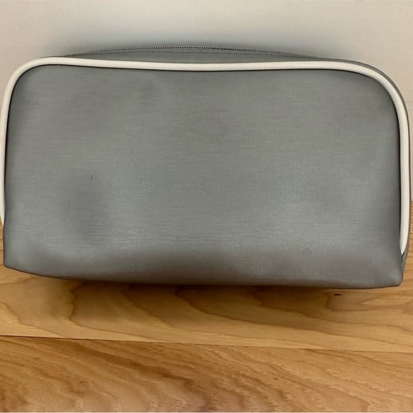 CHRISTIAN DIOR Parfums Perfume Cosmetic Makeup Bag Small Silver Gold Tone - Picture 2 of 10